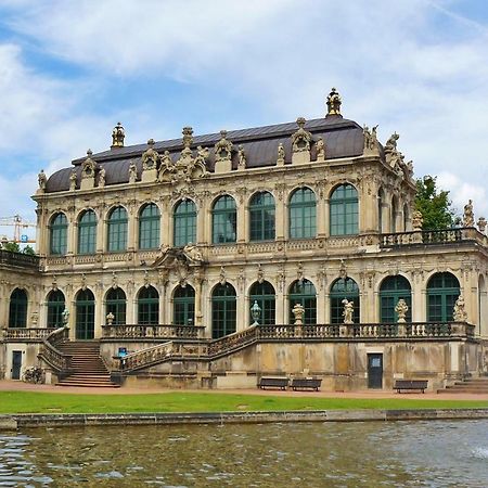 Grosses Apartment Im Zentrum Von Dresden, 2 Schlafzimmer, 2 Baeder, Balkon Екстериор снимка