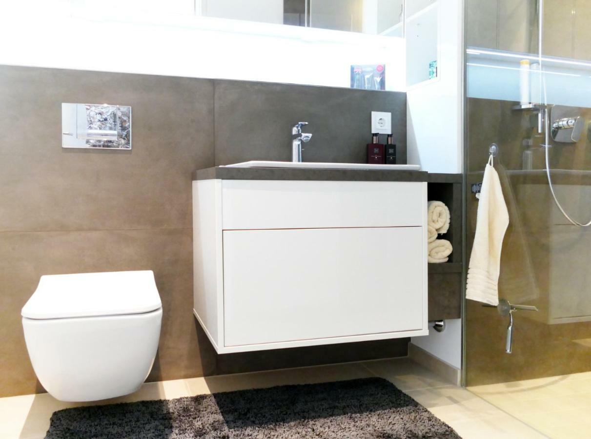 Grosses Apartment Im Zentrum Von Dresden, 2 Schlafzimmer, 2 Baeder, Balkon Екстериор снимка