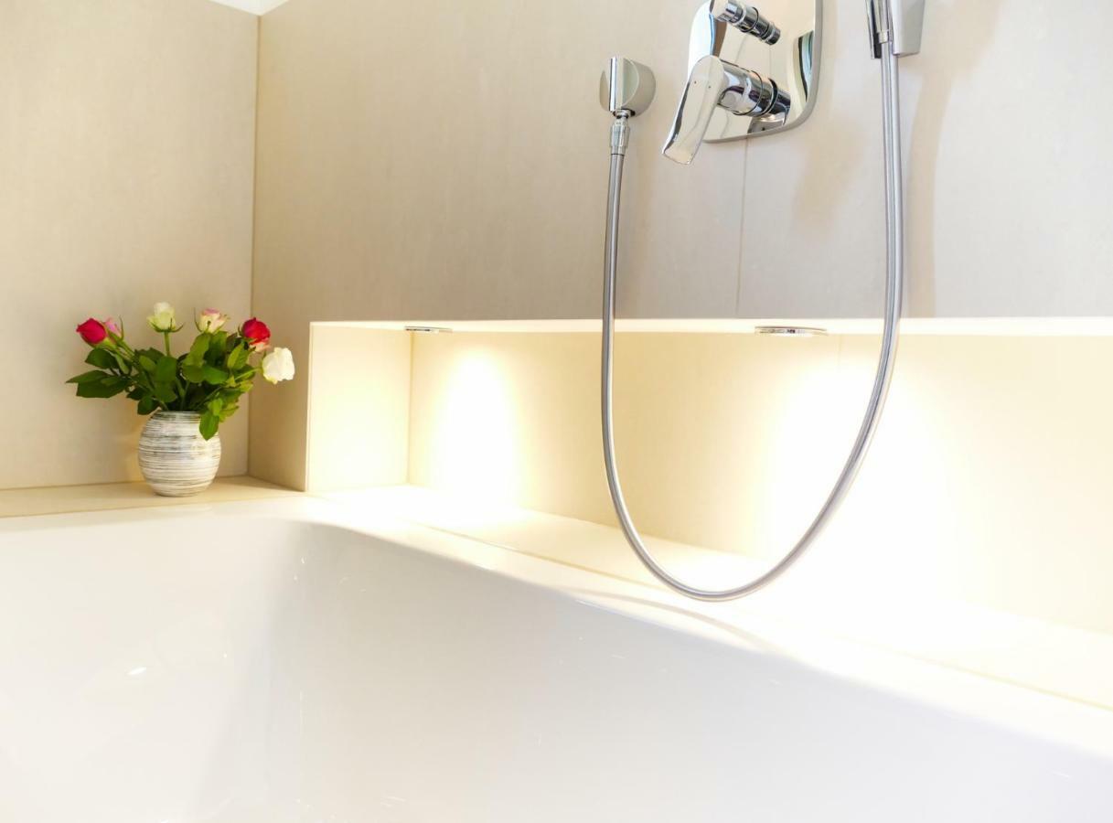 Grosses Apartment Im Zentrum Von Dresden, 2 Schlafzimmer, 2 Baeder, Balkon Екстериор снимка