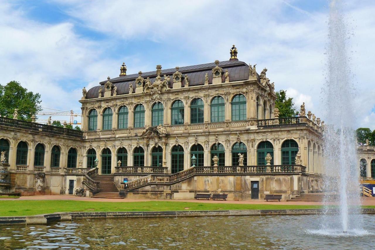 Grosses Apartment Im Zentrum Von Dresden, 2 Schlafzimmer, 2 Baeder, Balkon Екстериор снимка